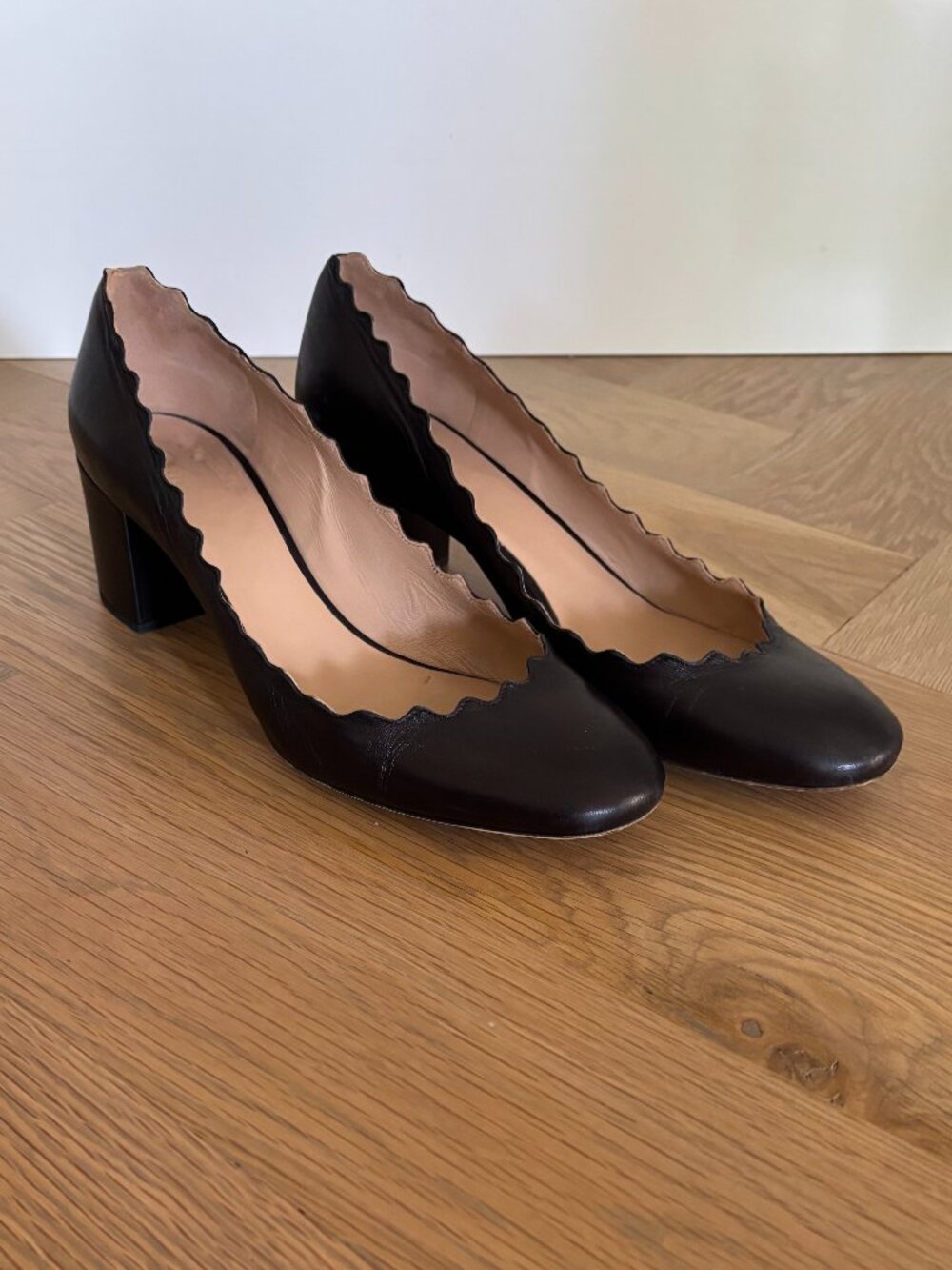 Chloé Lauren Scalloped Block‑Heel Pumps (Size 39, Very Good Condition)